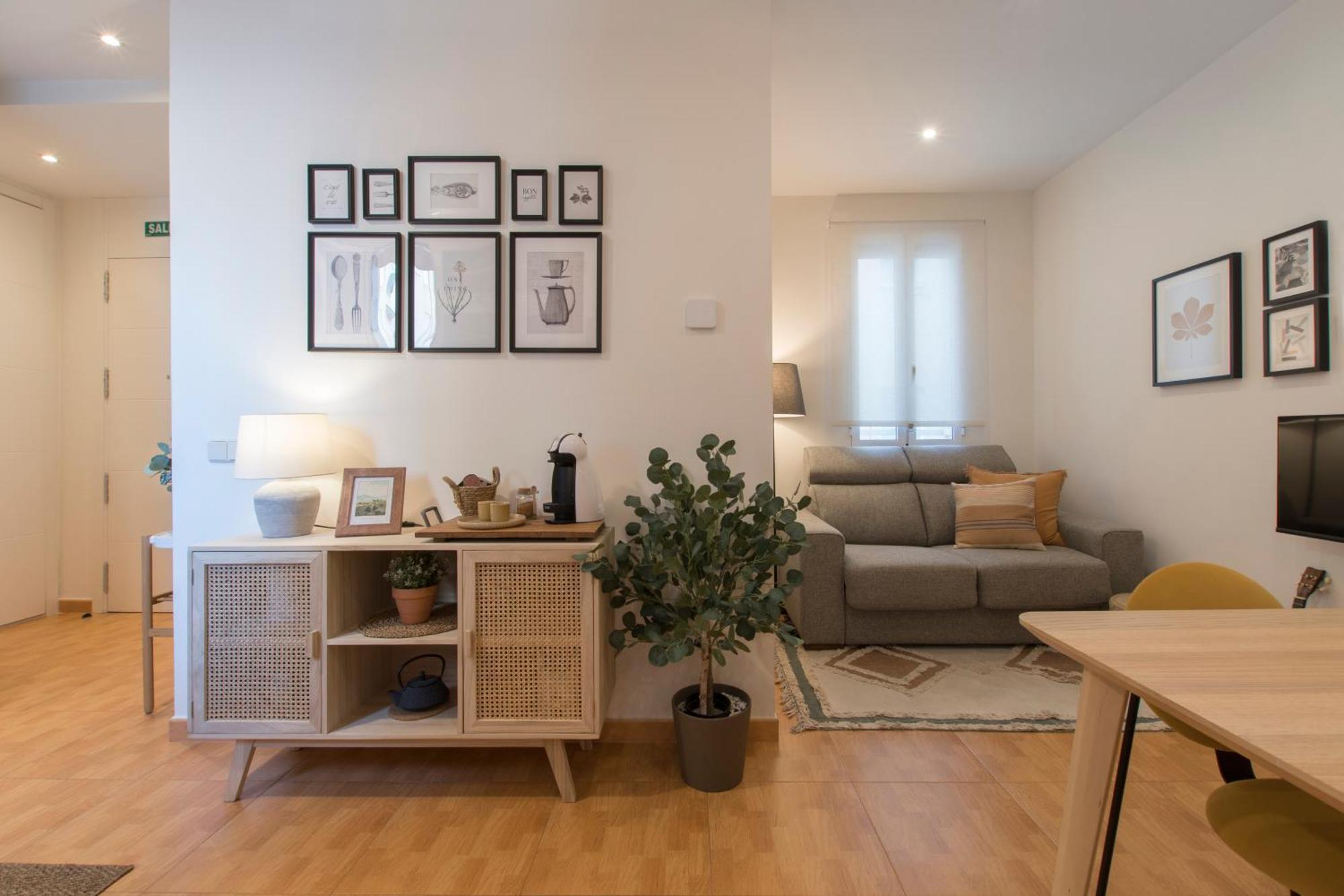 Fee4Me. Elegant Flat A Few Minutes From Atocha., Madrid
